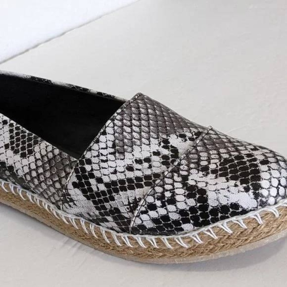 Secrets Shoes Women's Black White Snake Print Slip On Espadrille Flats 9 NEW - Picture 4 of 6
